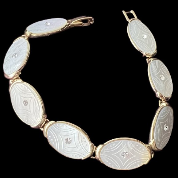 MONET Natural Rainbow Mother of Pearl Shell Bracelet - 7 1/2" inches - Picture 1 of 7